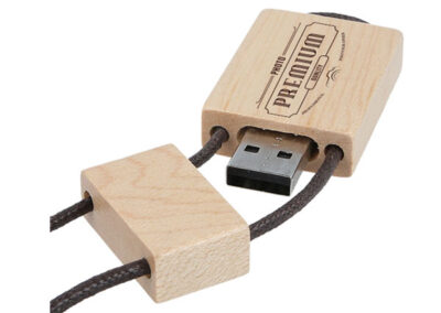 Drewniany pendrive 16GB na sznureczku WPK5.78340